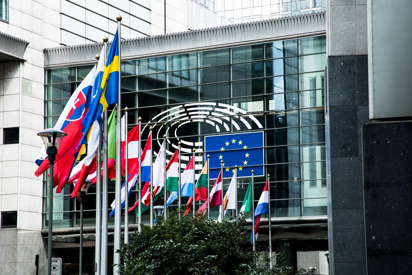 EP aicinās EK palielināt atbalstu pilsētām un ES austrumu pierobežai