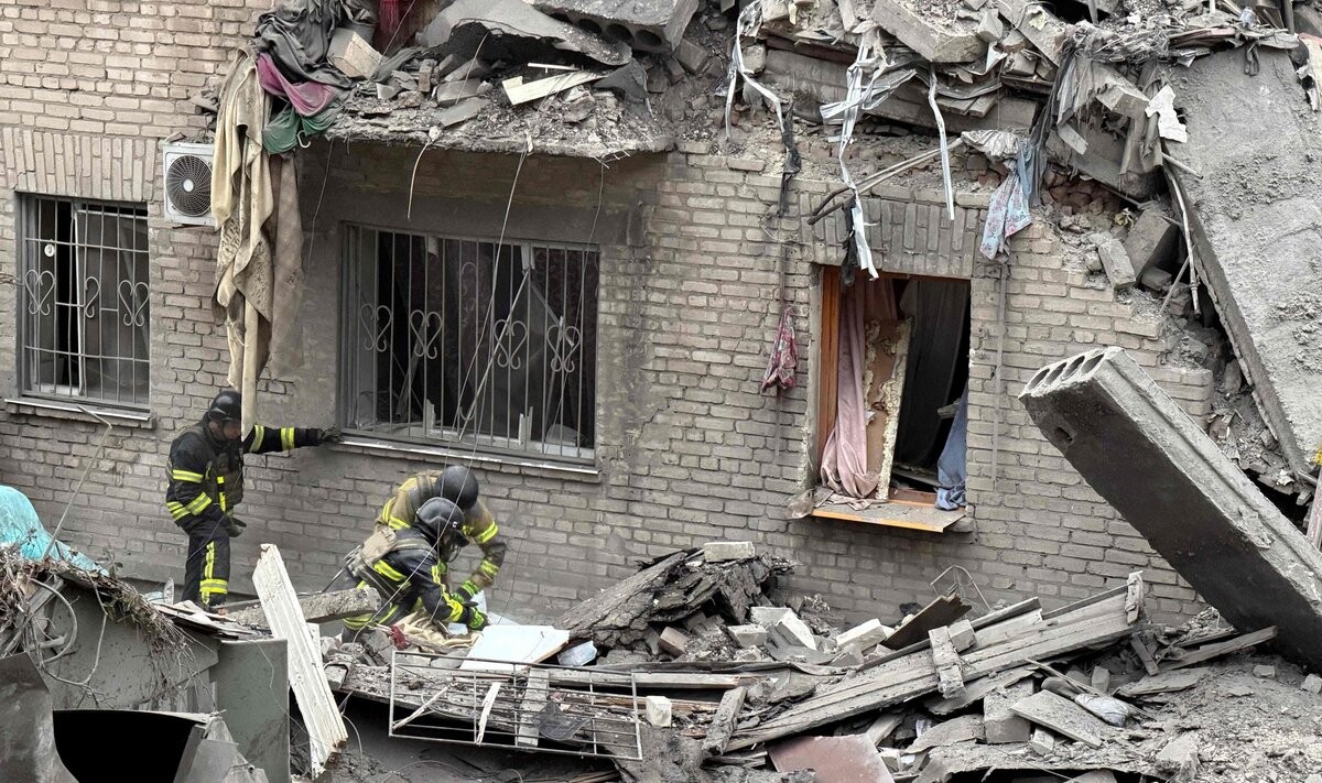 Krievijas uzbrukumā Zaporižjā nogalināti 17 cilvēki