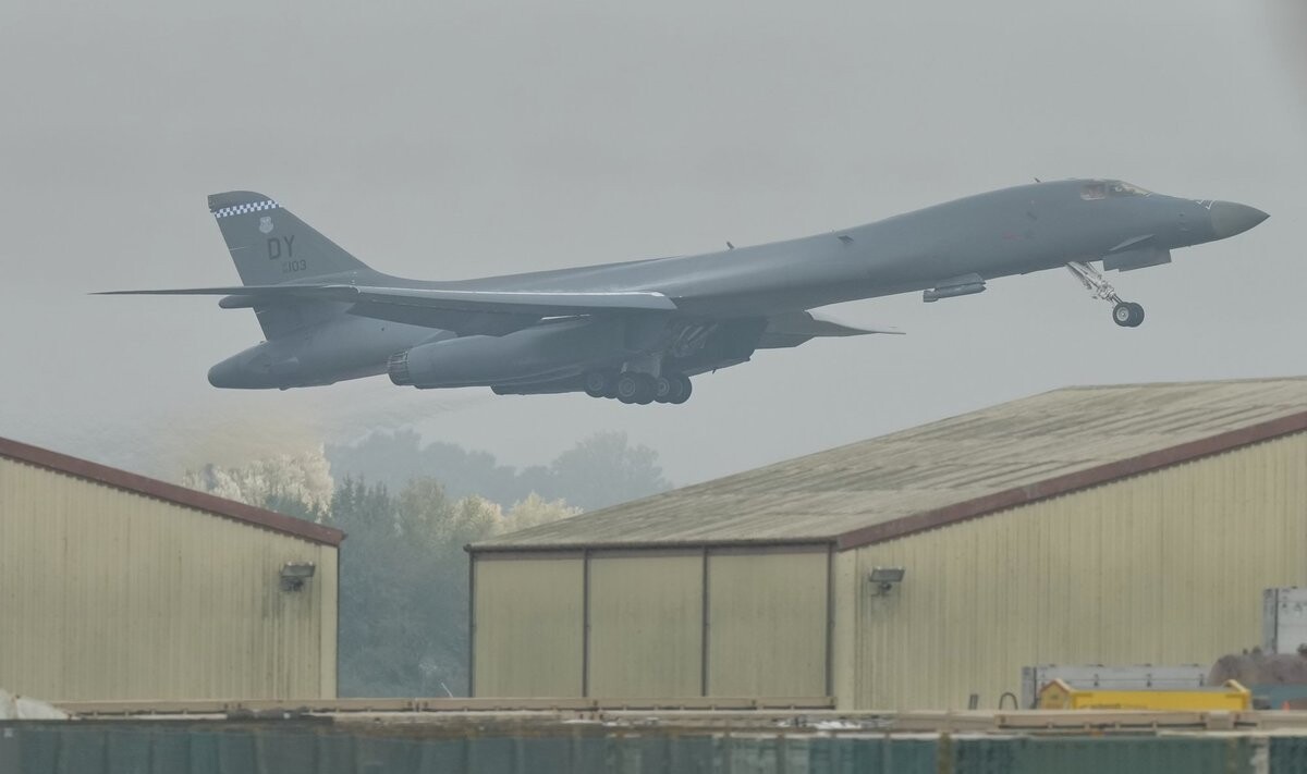 ASV izved bumbvedējus B-1 no aviobāzes Lielbritānijā