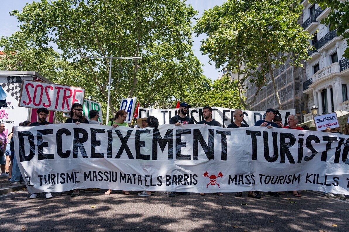 Spānijā notiek plaši protesti pret mājokļu dārdzību