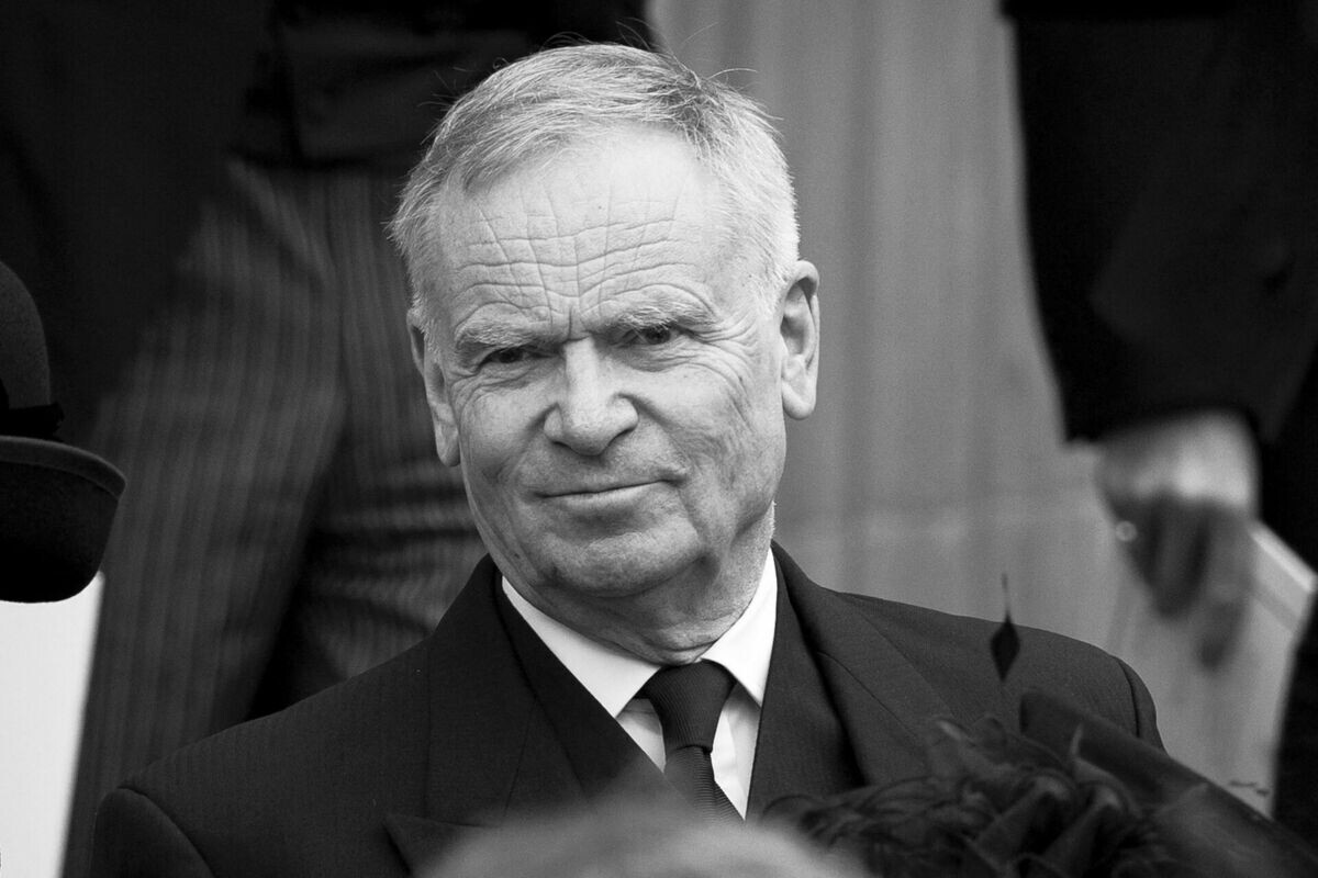 Miris britu rakstnieks un politiķis Džefrijs Ārčers