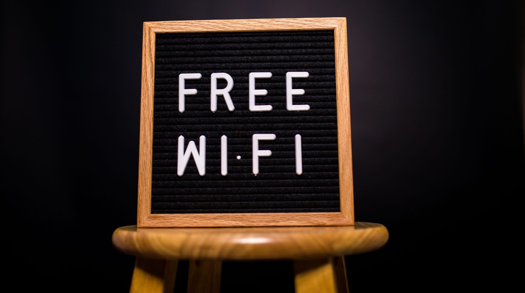 Neej internetbankā un neievadi paroles! Ko nekādā gadījumā nedarīt publiskajos Wi-Fi tīklos