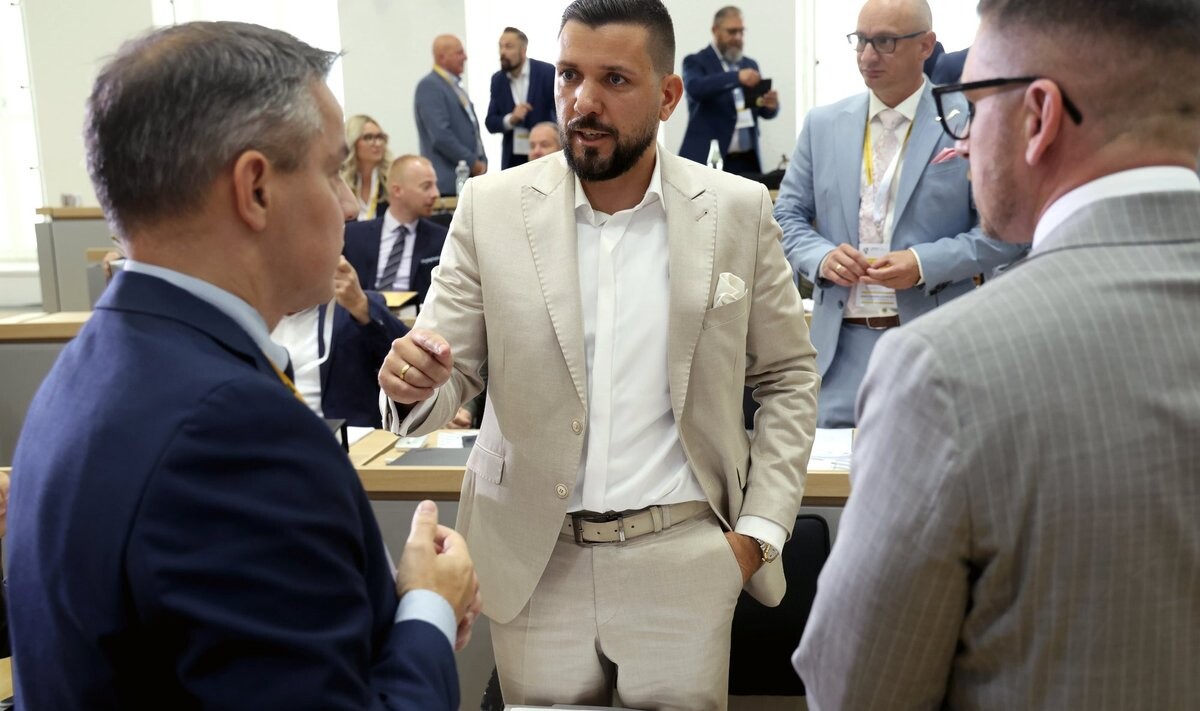 Par Saksijas-Anhaltes landtāga priekšsēdētāju ievēlēts AfD pārstāvis