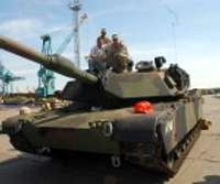 Kurzemes piekrastē “izsēdina” tankus un bruņumašīnas