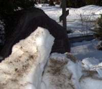 Sniega un ledus kluči uz kapa kopiņām