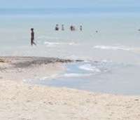 Zagļi apdraud peldētājus pludmalē pie jūras