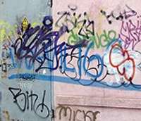 Grafiti tīrīšanā būtu jāiesaista paši jaunieši