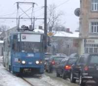 Automašīnas pārvēršas tramvajos