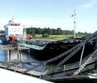 Pēc divu gadu pārtraukuma atsāks tiesvedību tankkuģa sadragātā Karostas tilta lietā