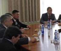 Uzbekistānas aizsardzības ministrs vizītes laikā pārrunā sadarbības iespējas