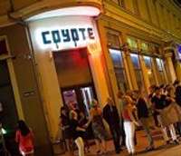 Ņujorkas naktsklubs “Coyote Ugly” liek pārsaukt klubu “Coyote Fly”