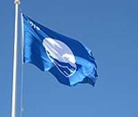 Pludmale un jahtu centri pretendē uz Zilo karogu