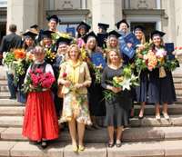 Universitātē diplomus gatavojas saņemt vairāk nekā 300 studentu