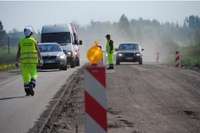 Brīdina par iespējamo sastrēgumu veidošanos uz Liepājas šosejas starp Rudbāržiem un Durbi