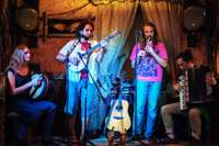 “Fire bar” muzicēs tradicionālās īru mūzikas grupa “Lacuna”