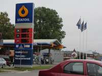 Saistībā ar eiro ieviešanu gadu mijā uz laiku būs slēgtas “Neste” un “Statoil” DUS