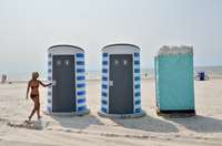 Īpašā dizaina tualetes pludmalei izgatavos ”Scan-Plast”