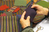 Kurzemes tautastērpu informācijas centrs turpina meistarklases par Pērkones brunču darināšanu