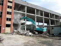 “Liepājas enerģija” turpina  nevajadzīgo ēku demontāžu