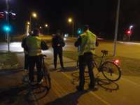 Policija gādā par gājēju un velosipēdistu redzamību tumsā