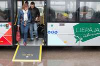 Pirmo jauno zemās grīdas autobusu izbraukšanu Liepājas ielās atliek uz nākamo nedēļu