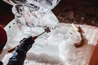 Uzbur ledus skulptūras Jelgavas sirdī