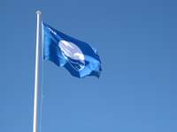Sestdien pacels četrus Zilos karogus