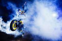 Prezentēs filmu par “Red Bull” moto-triku meistaru Aru Gibiežu