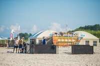 Liepājas pludmalē uzstāda pirmo līnijbola laukumu Latvijā