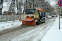 Papildināts (16:45) – Latvijā braukšanas apstākļi apgrūtināti, Liepāju sniegs nav paralizējis
