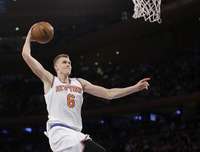 Porziņģim 20 punkti zaudējumā pret “Heat”; “Knicks” oficiāli zaudē izredzes iekļūt izslēgšanas turnīrā