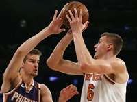 Porziņģim 30 gūti punkti ”Knicks” komandas uzvarā pār ”Hawks” basketbolistiem