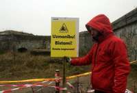 Fortos uzstādītas brīdinājuma zīmes