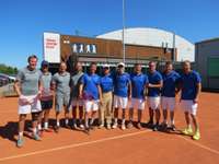 Tenisa senioru komanda veiksmīgi aizstāv čempiona titulu