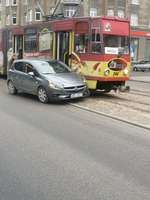 Kundze ar ”Opel” nedod ceļu tramvajam