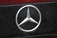 “Mercedes Benz” saskrienas ar stirnu