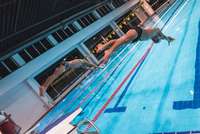 ”Nakts peldējumā” centīsies uzstādīt stafetes peldējuma rekordu