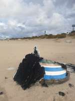 Liepājas pludmalē nodedzināta pārvietojamā tualete un atkritumu konteiners