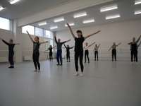 Liepājas dejotāji piedalās baleta klases stundās Rīgā
