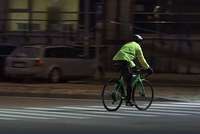 Diennakts tumšajā laikā riteņbraucēji aicināti atcerēties izgaismot savu velosipēdu