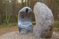 Bernātu dabas parkā uzstāda jaunas akmens skulptūras