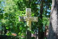 Par kapu pieminekļu zādzību Centrālajā kapsētā notiesā lietuvieti