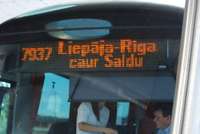 Maldinošas autobusu parka informācijas dēļ sirmgalvjiem izpaliek brauciens uz Rīgu