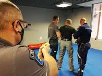Valsts policijā Liepājā trīs dienu garumā norisinājās apmācības par elektrošoka ieroču izmantošanu