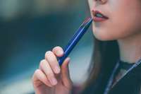 Vāc parakstus par aromatizēto e-cigarešu aprites aizliegšanu
