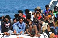 Tunisijas piekrastē nogrimstot migrantu laivai, pieci noslīkuši un 28 pazuduši