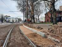 Pieturvietas pilsētas centrā pielāgo zemās grīdas tramvaja platumam