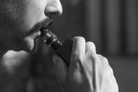 Saeimā strīdas par rosinājumu aizliegt aromatizētus tabakas aizstājējproduktus
