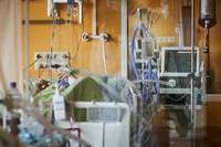 Liepājas slimnīcā ārstējas 21 kovida pozitīvs pacients; viens miris