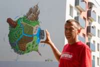 Turaidas ielā uz sienas tapis mākslinieka Elementton lielformāta darbs “Karosta 360”
